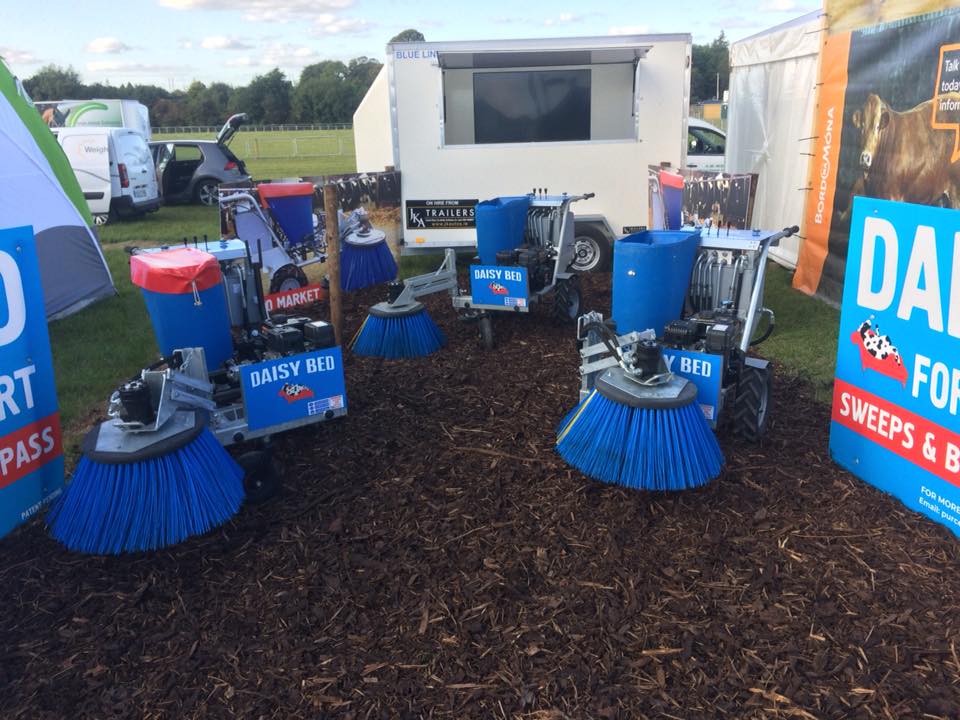 Daisy Bed Walk Behind Cubicle Bedder